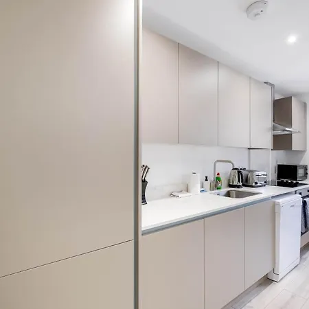 Modern 2 Bedroom Apartments Town Centre Camberley Exterior photo