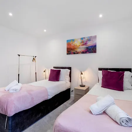 Modern 2 Bedroom Apartments Town Centre Camberley Exterior photo
