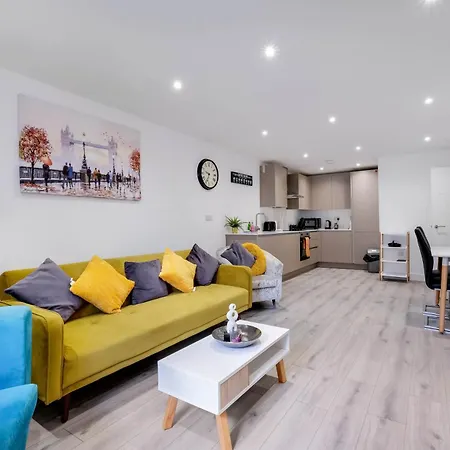 Modern 2 Bedroom Apartments Town Centre Camberley Exterior photo