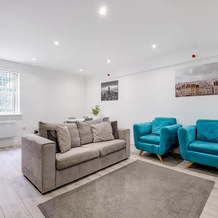 Modern 2 Bedroom Apartments Town Centre Camberley Exterior photo