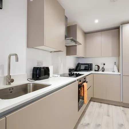 Modern 2 Bedroom Apartments Town Centre Camberley Exterior photo