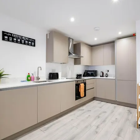 Modern 2 Bedroom Apartments Town Centre Camberley Exterior photo