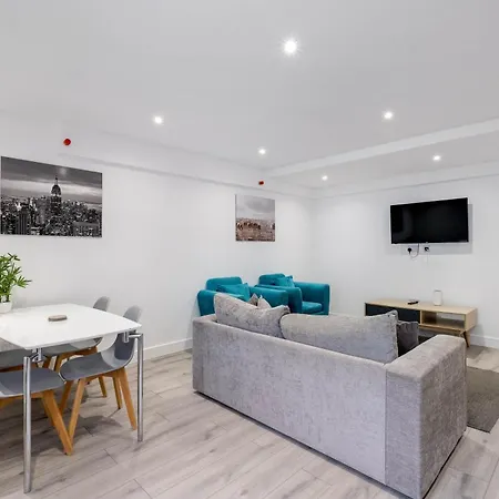 Modern 2 Bedroom Apartments Town Centre Camberley Exterior photo