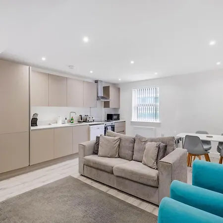 Modern 2 Bedroom Apartments Town Centre Camberley Exterior photo