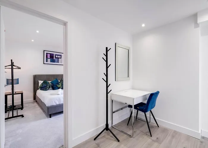 Modern 2 Bedroom Apartments Town Centre Camberley