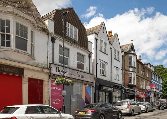 Modern 2 Bedroom Apartments Town Centre Camberley