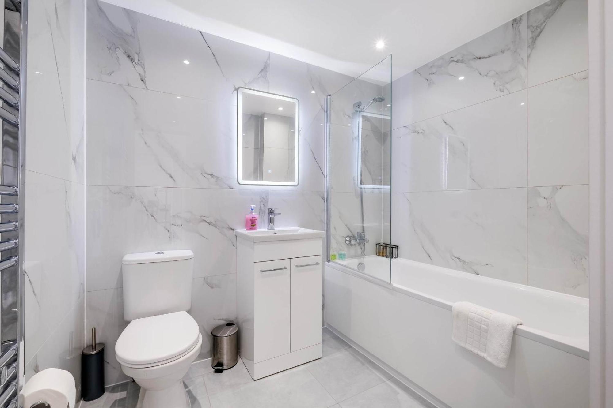 Modern 2 Bedroom Town Centre Camberley