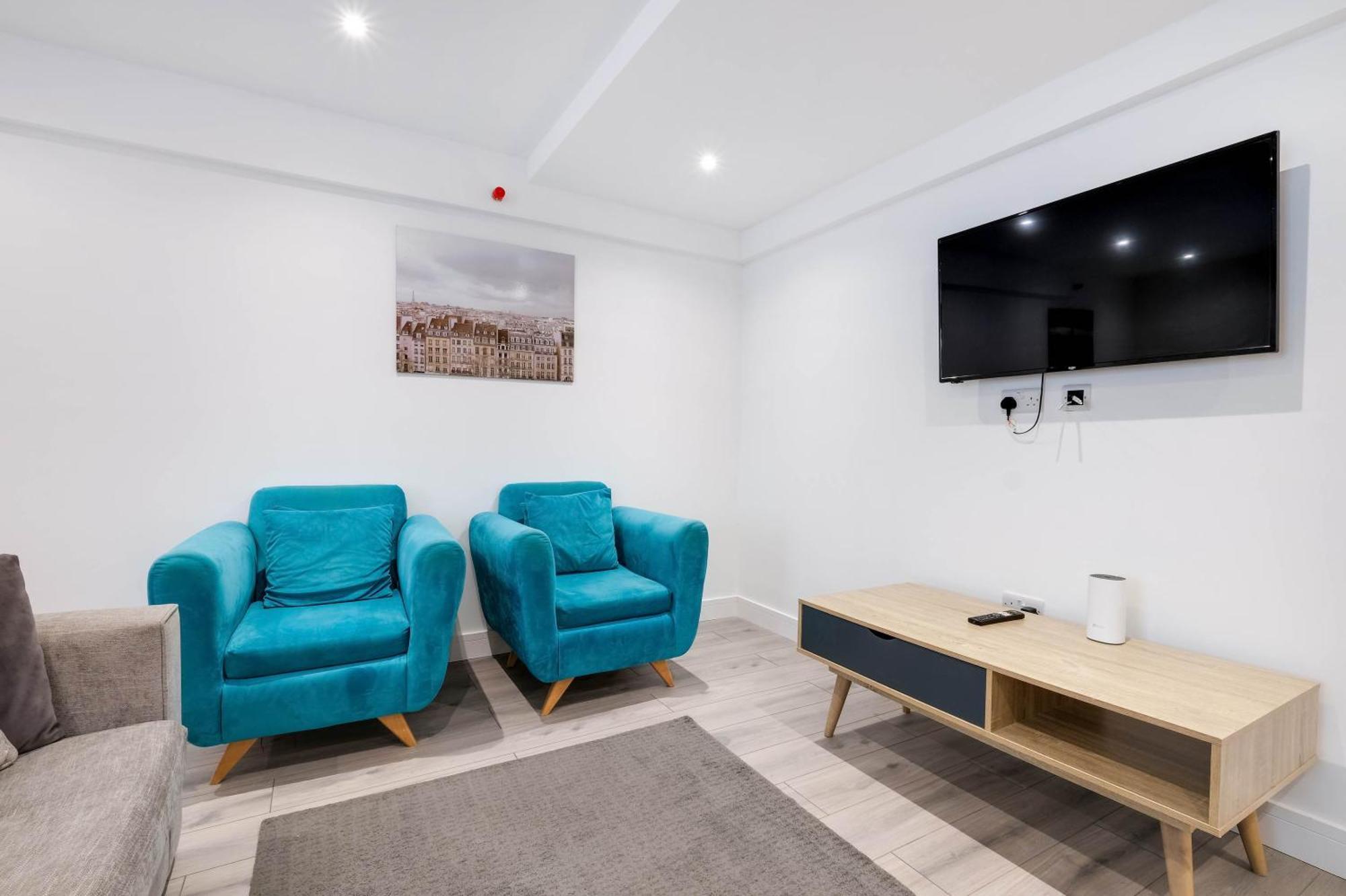 Modern 2 Bedroom Town Centre Apartment