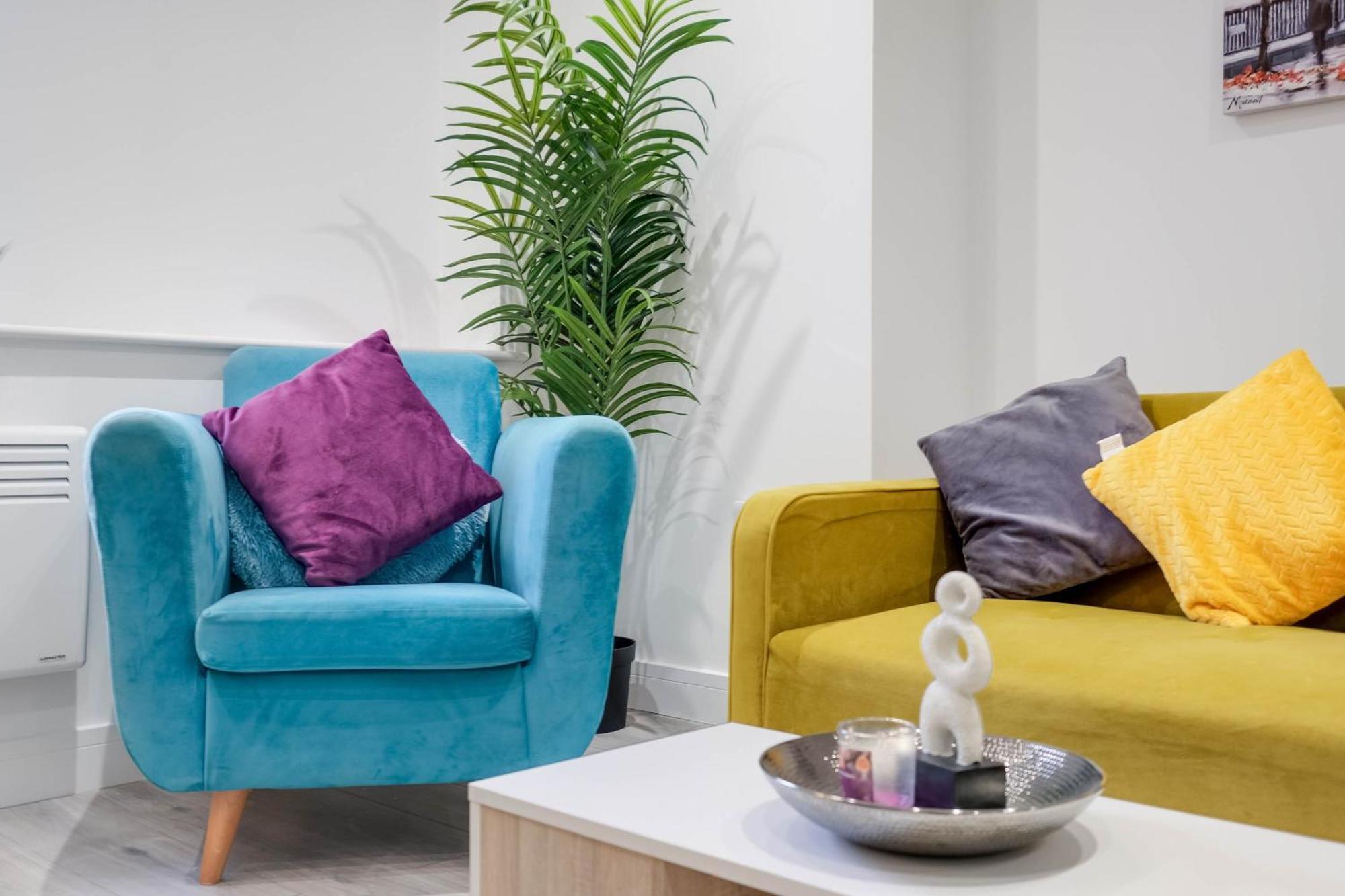 Modern 2 Bedroom Town Centre Apartment Camberley