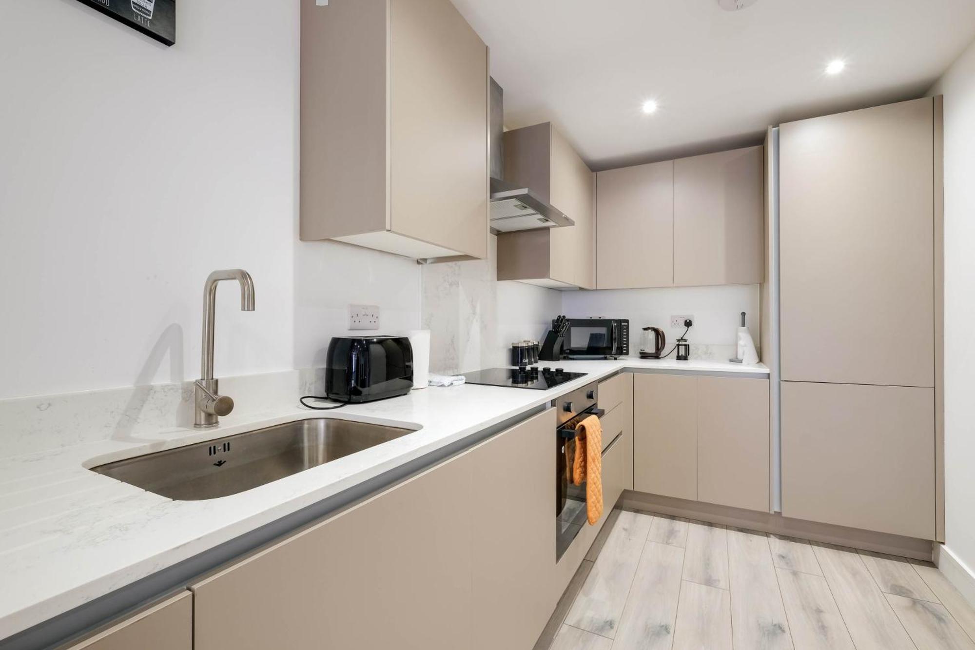 Modern 2 Bedroom Town Centre Camberley