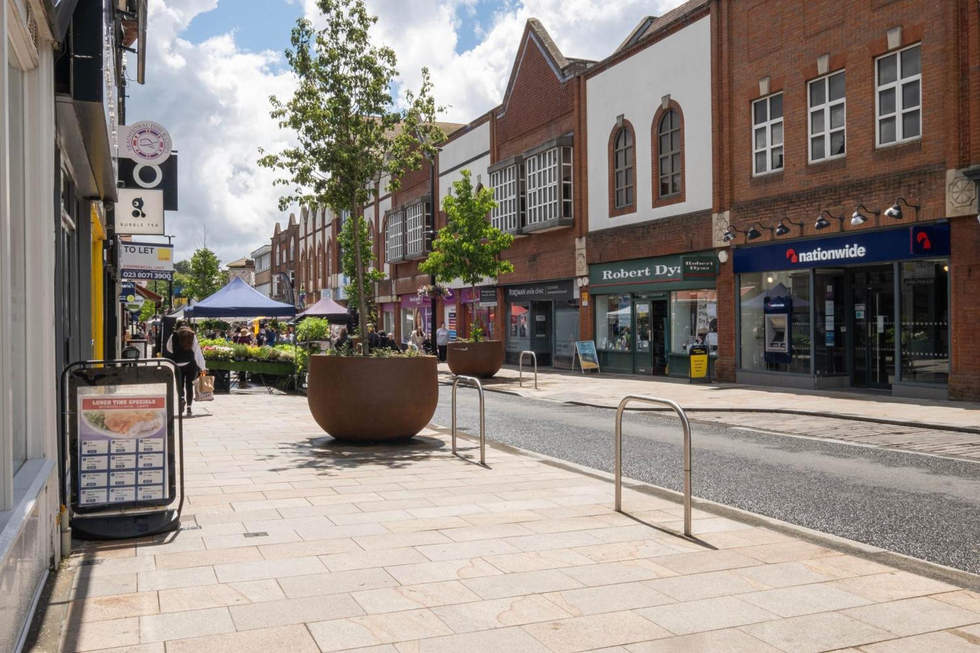 Modern 2 Bedroom Town Centre Apartment