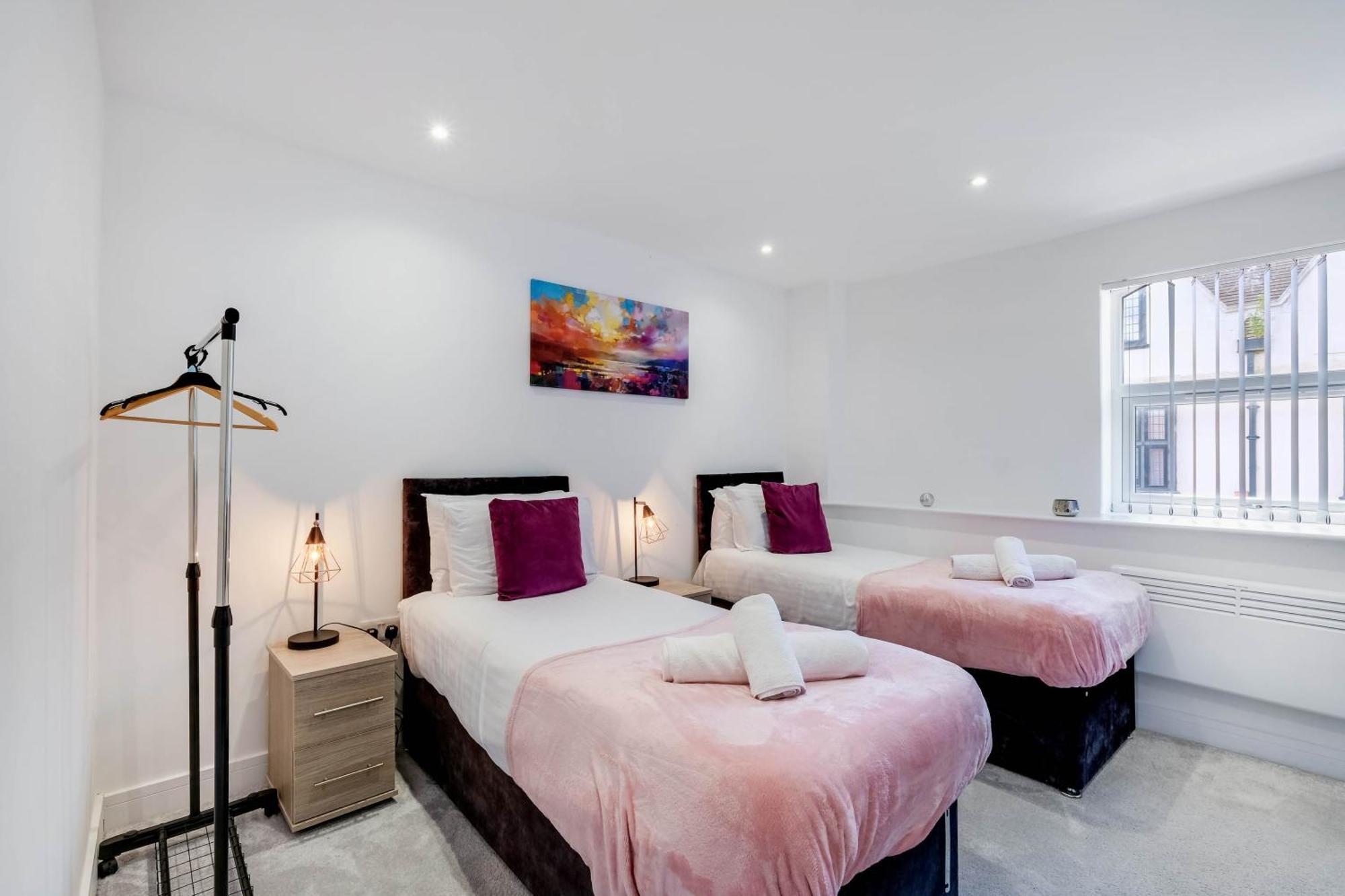 Apartment Modern 2 Bedroom Town Centre *